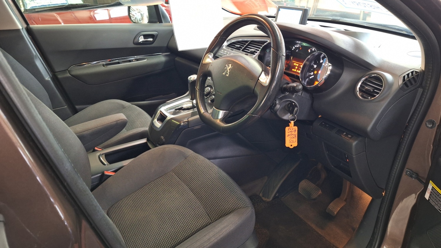 Used Peugeot 5008 2015 for sale - 76232836: Photo 6