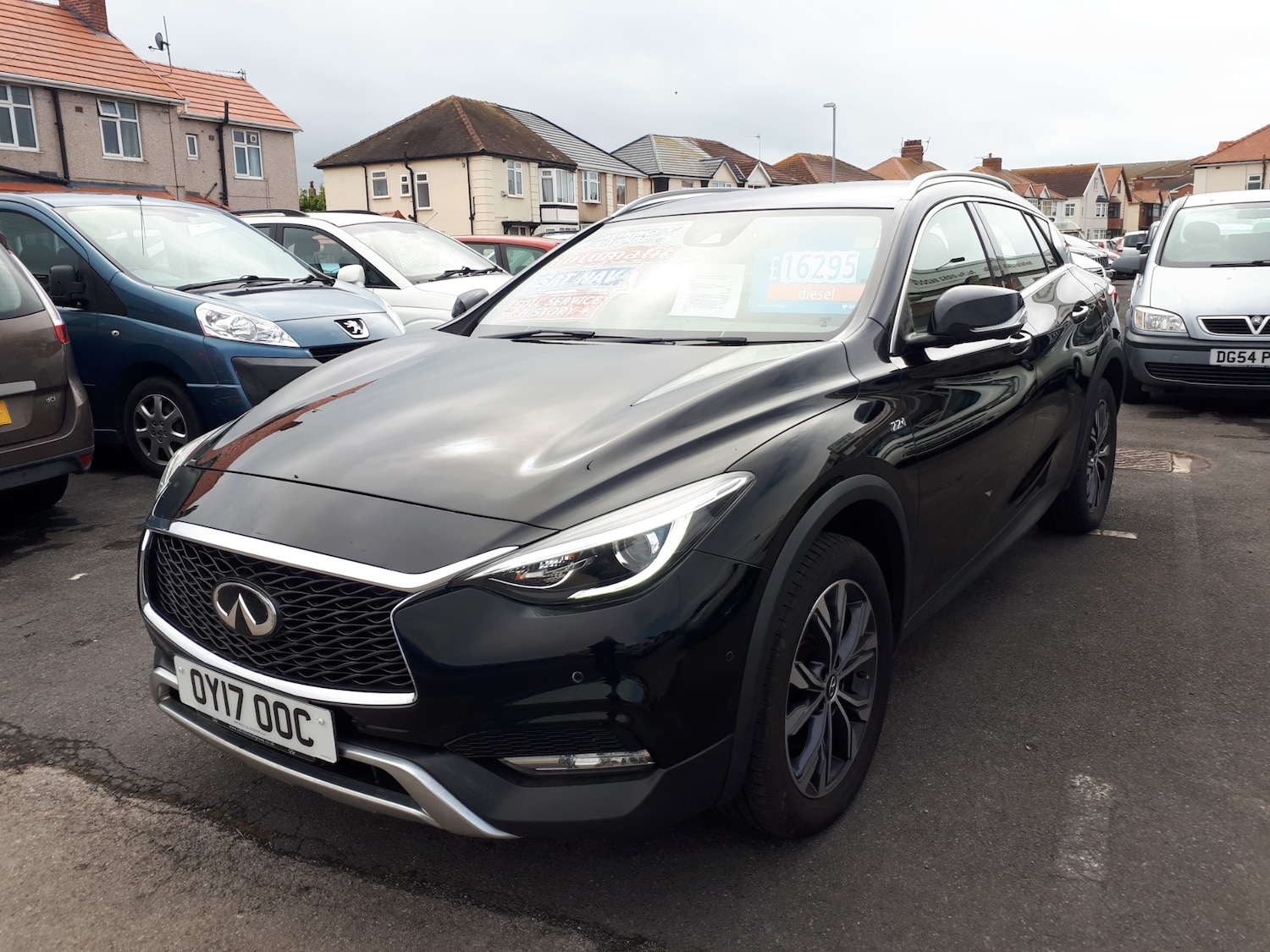 Used Infiniti QX30 2017 for sale - 76480562: Photo 2