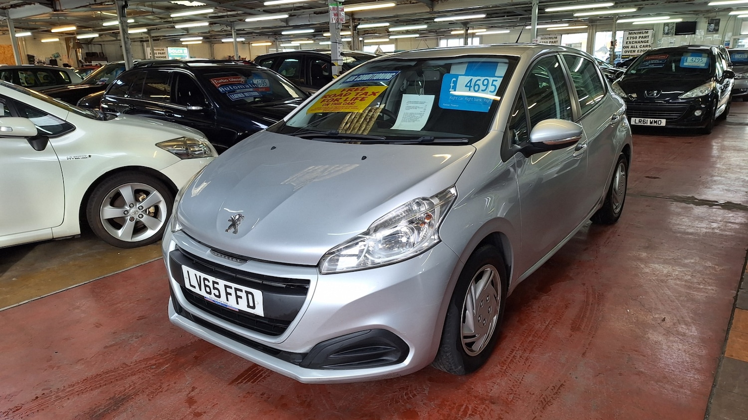 Used Peugeot 208 2015 for sale - 77234141: Photo 2