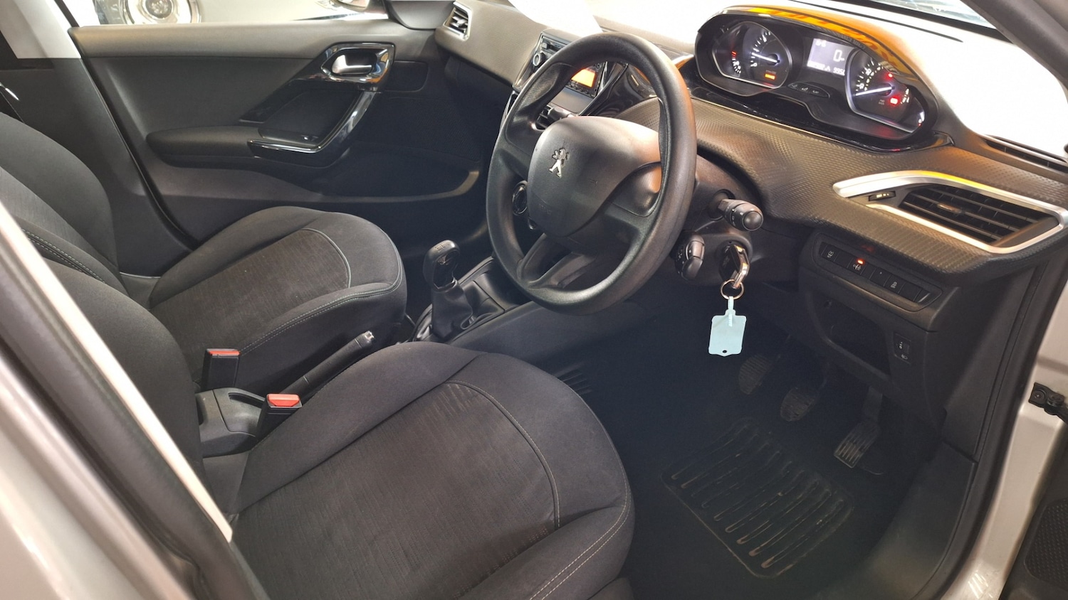 Used Peugeot 208 2015 for sale - 77234141: Photo 6