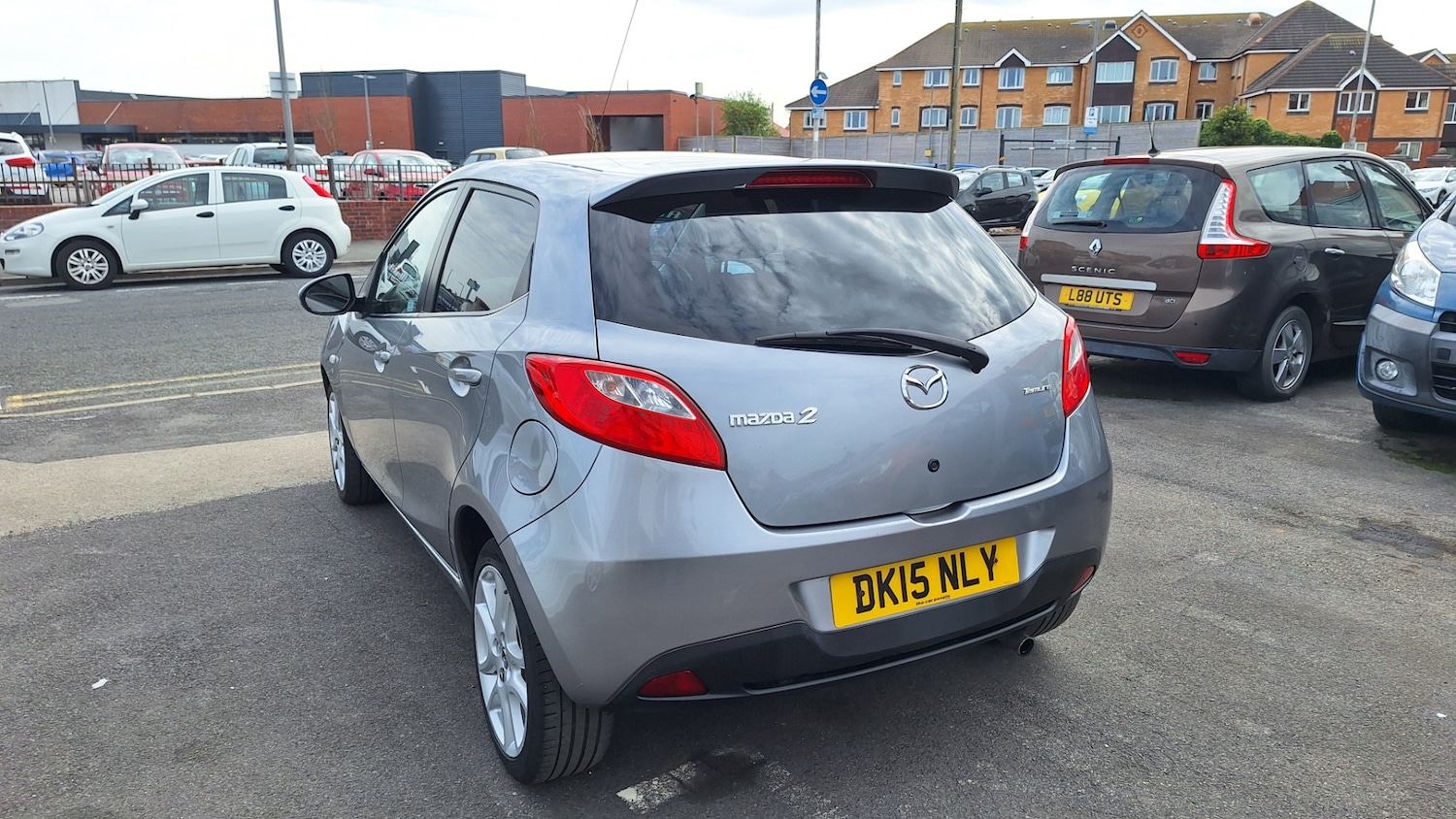 Used Mazda Mazda2 2015 for sale - 75723636: Photo 5