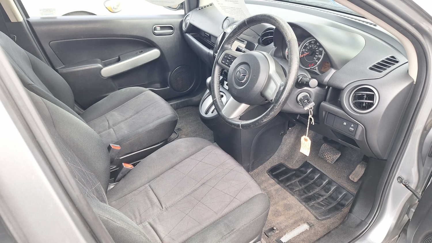 Used Mazda Mazda2 2015 for sale - 75723636: Photo 6