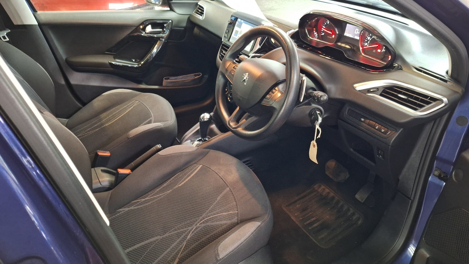 Used Peugeot 208 2012 for sale - 76352370: Photo 6