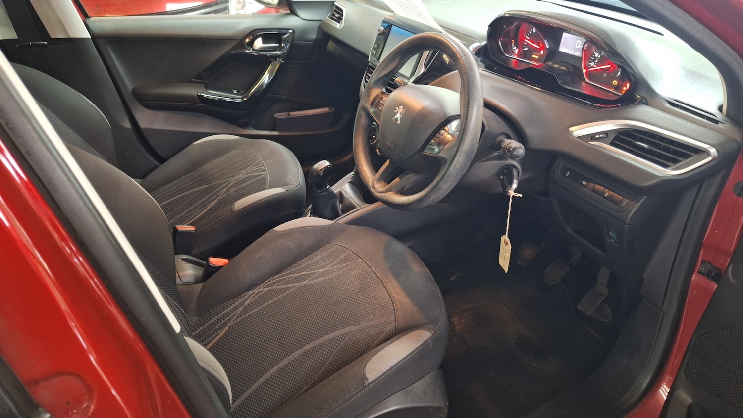 Used Peugeot 208 2015 for sale - 77086251: Photo 6