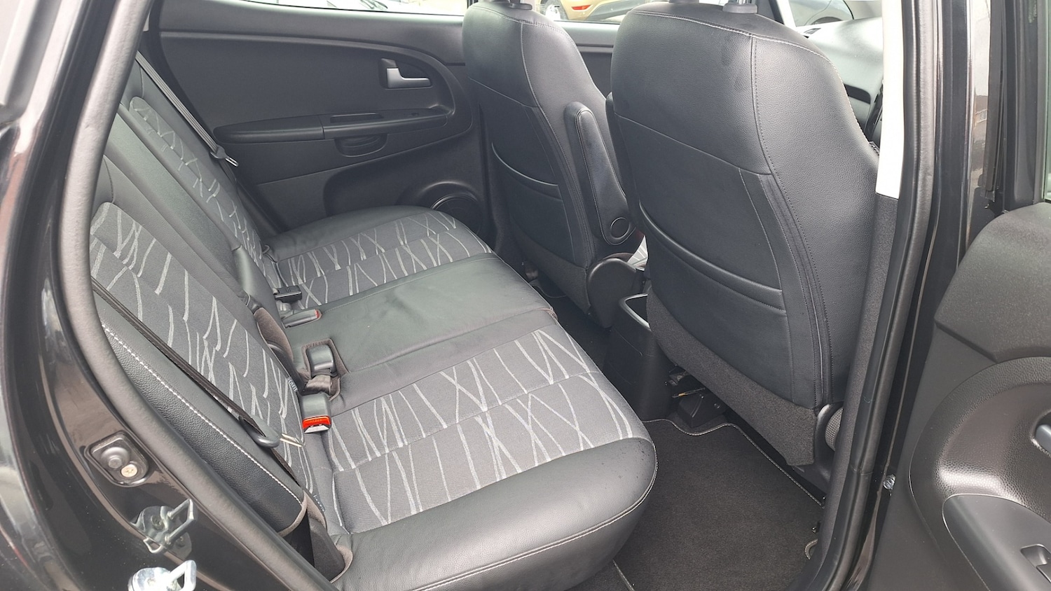 Used Kia Venga 2012 for sale - 76663327: Photo 7