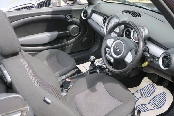 Used MINI Convertible 2010 for sale - 75088044: Photo 15