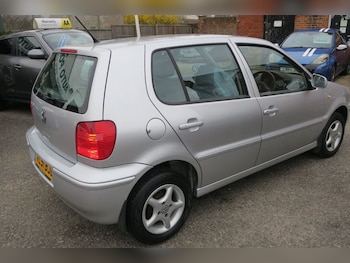 Used Volkswagen Polo 2001 for sale - 77850045: Photo