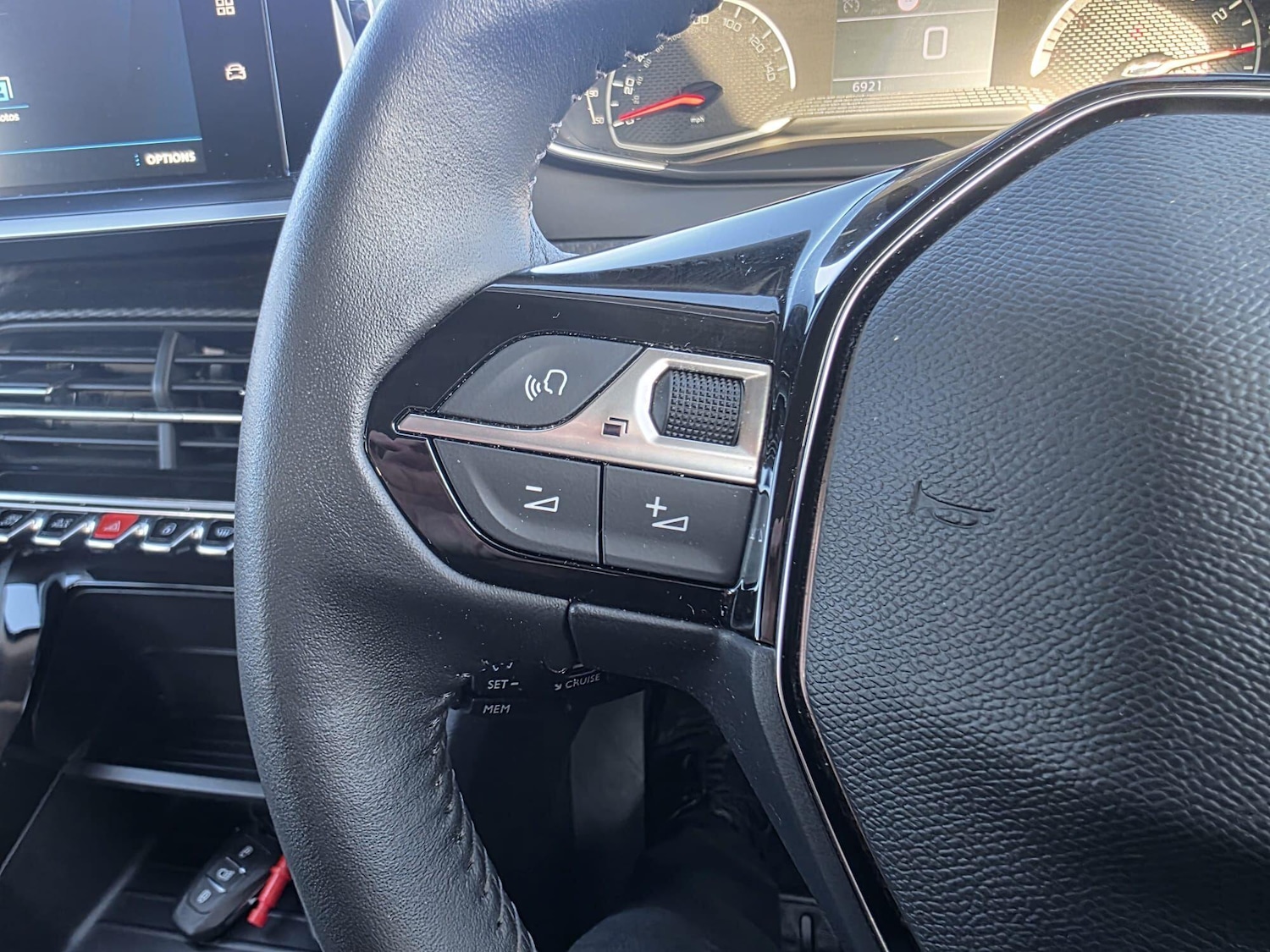 Used Peugeot 2008 2022 for sale - 77084384: Photo 10