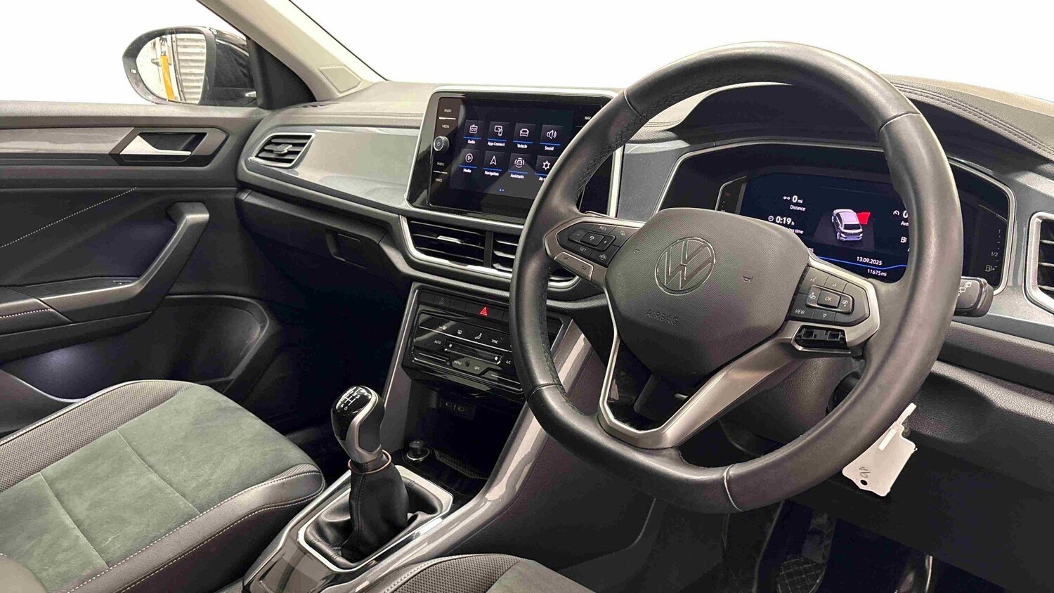 Used Volkswagen T-Roc for sale - 77549404: Photo 6