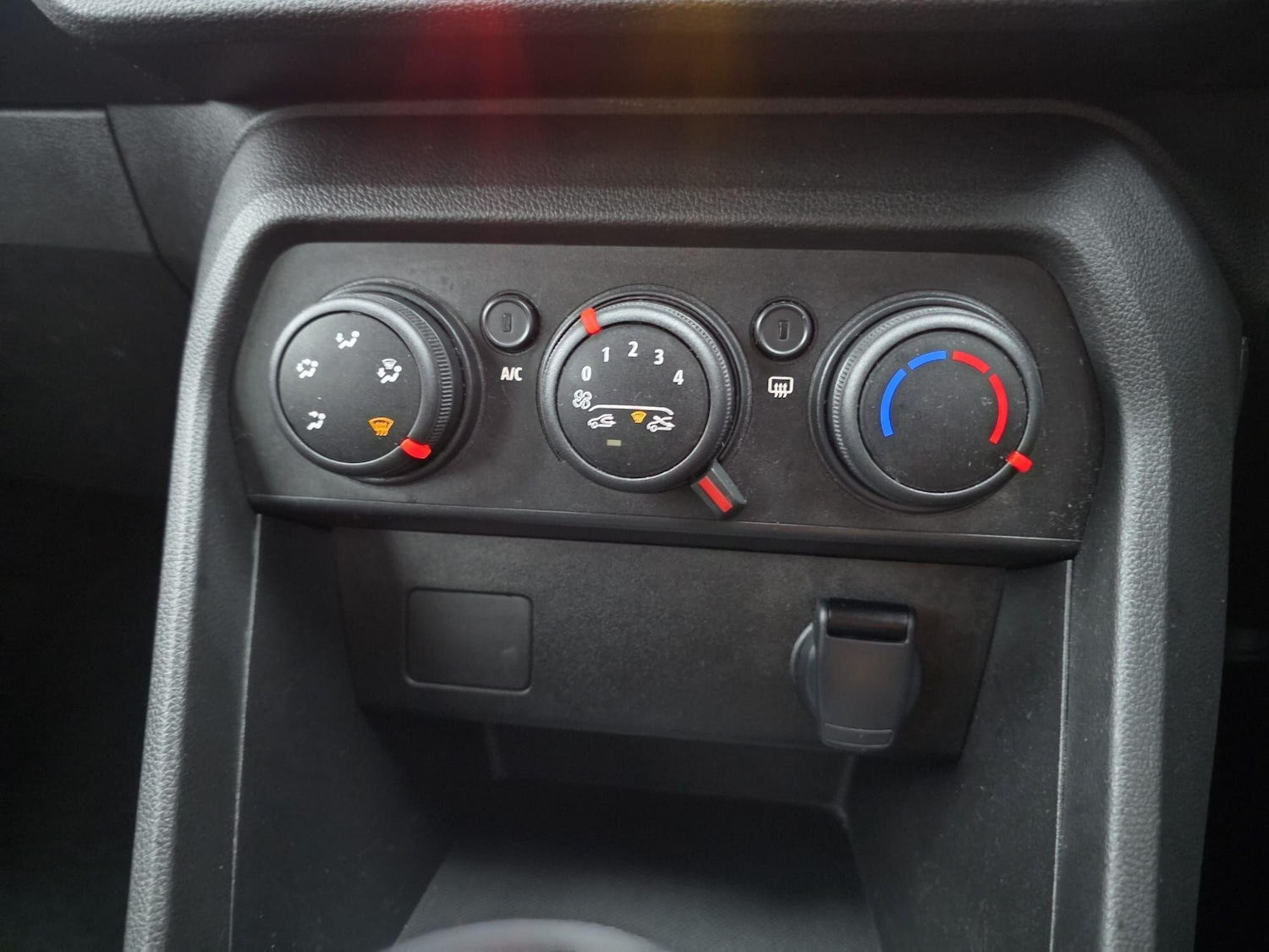 Used Dacia Sandero 2023 for sale - 77564921: Photo 17