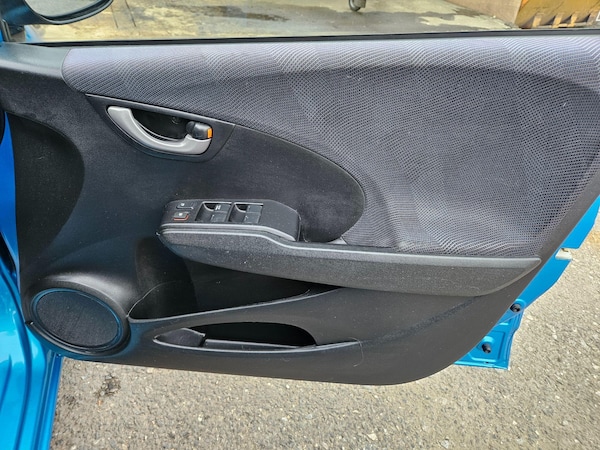 Used Honda Jazz 2010 for sale - 76283761: Photo 13