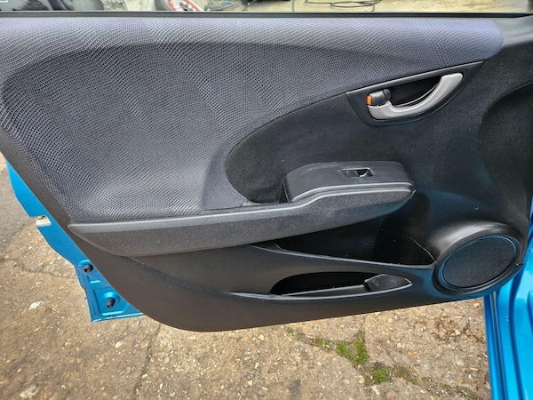 Used Honda Jazz 2010 for sale - 76283761: Photo 16