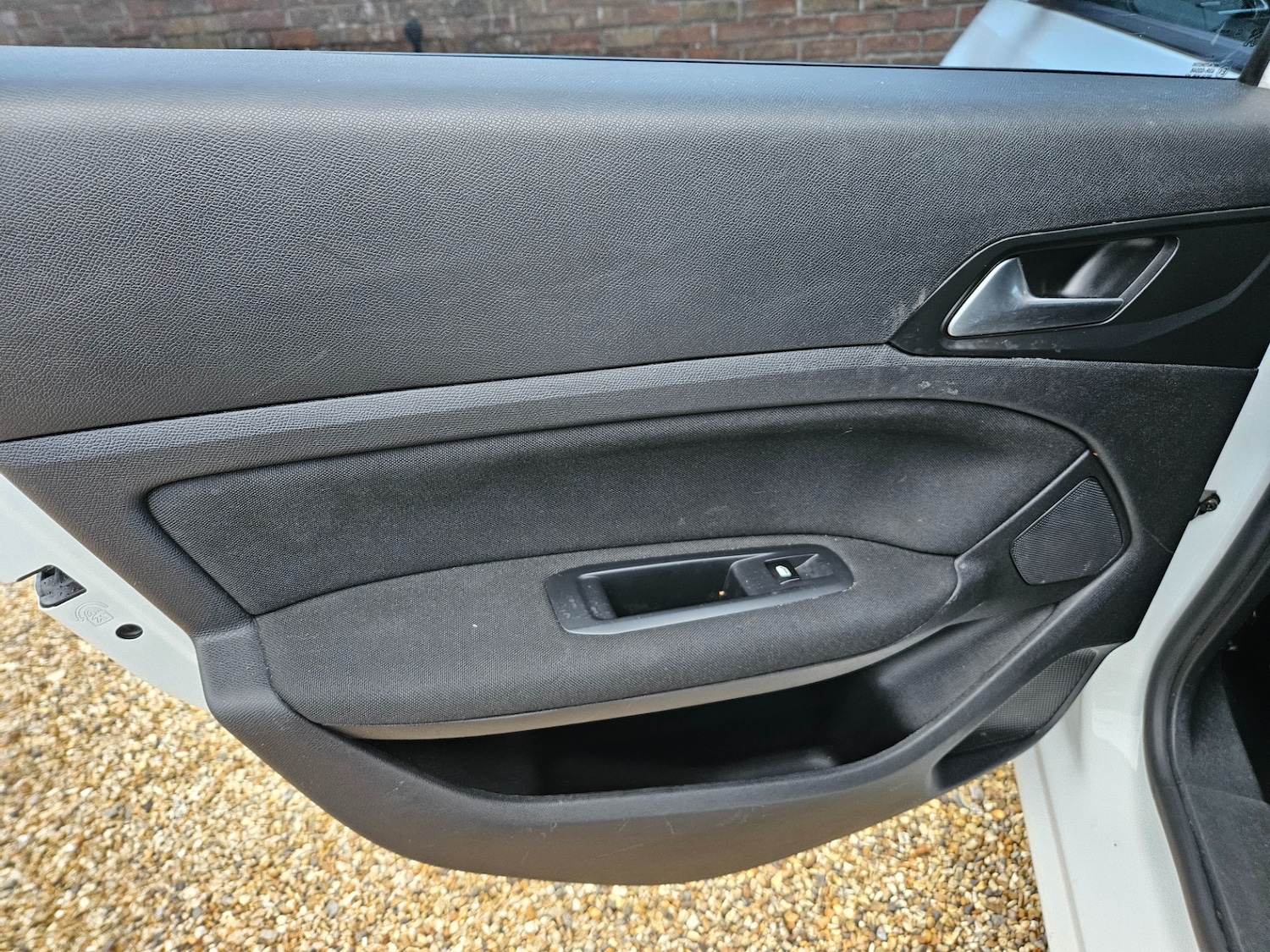 Used Peugeot 308 2015 for sale - 76687477: Photo 23