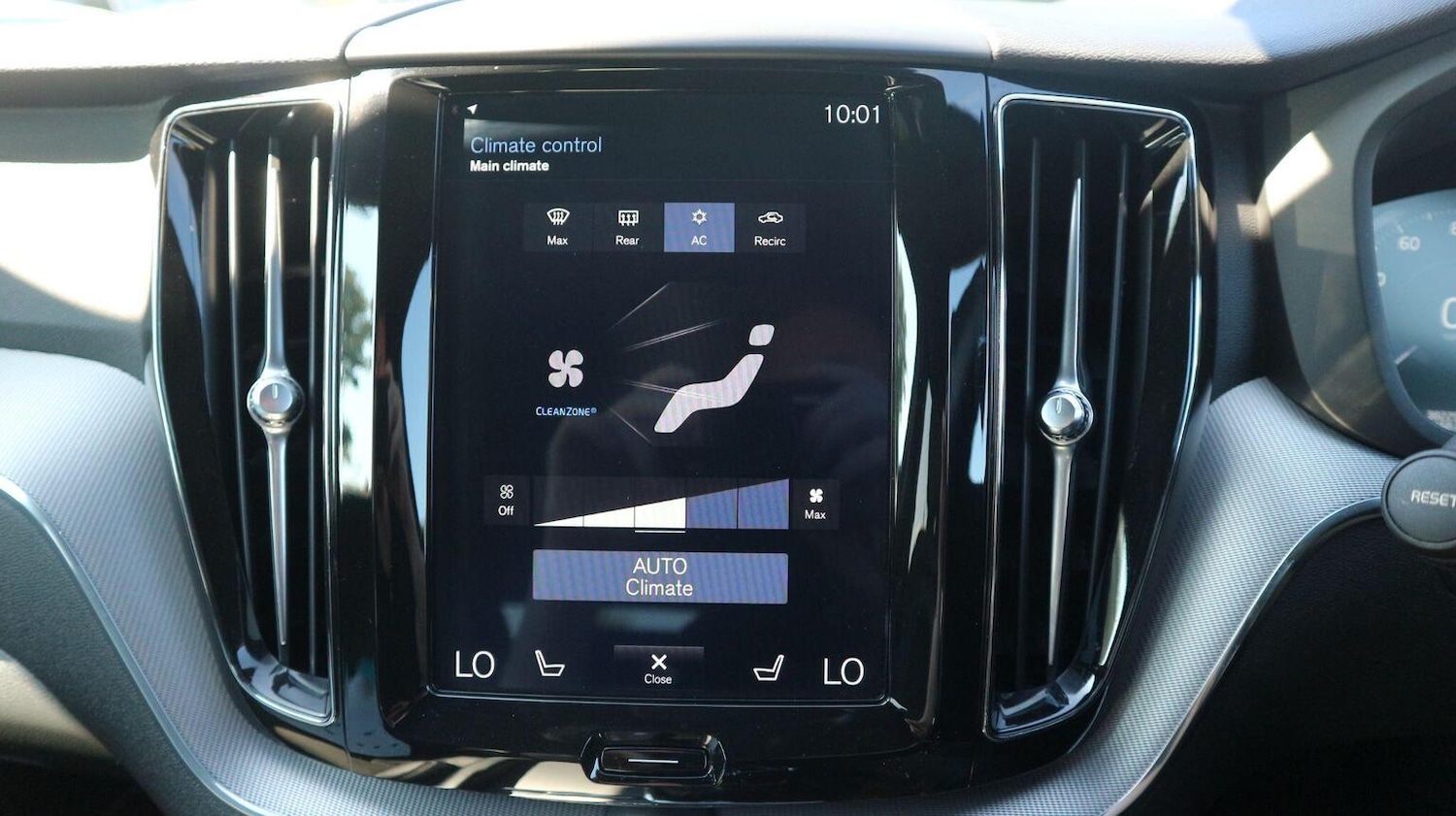 Used Volvo XC60 2018 for sale - 76128876: Photo 29