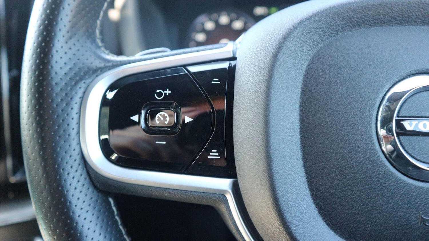 Used Volvo XC60 2018 for sale - 76128876: Photo 37