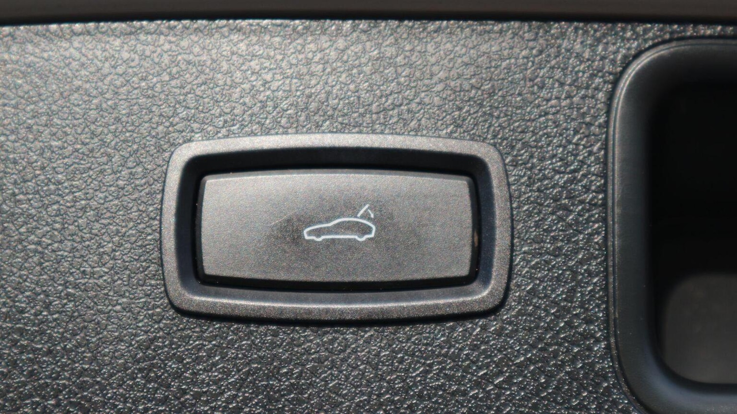 Used Porsche Macan 2019 for sale - 76618572: Photo 22