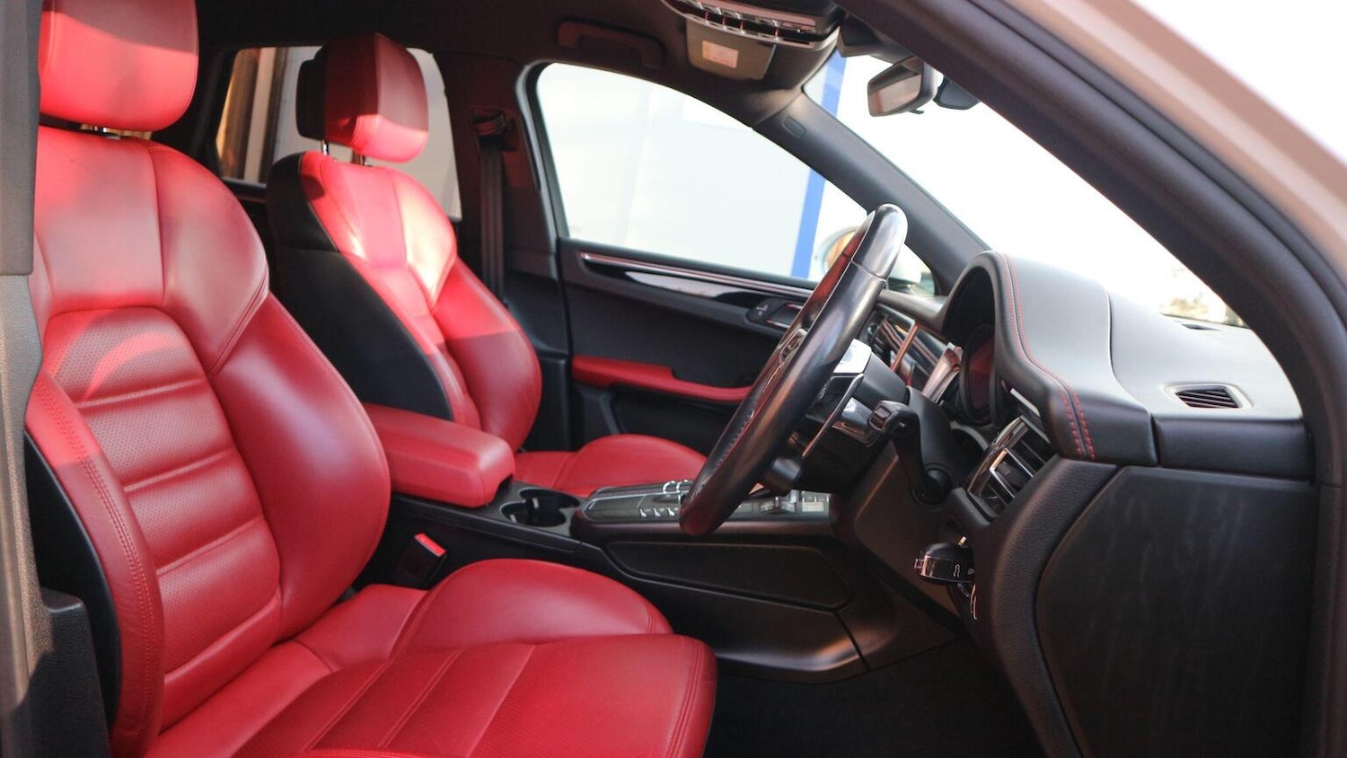 Used Porsche Macan 2019 for sale - 76618572: Photo 26