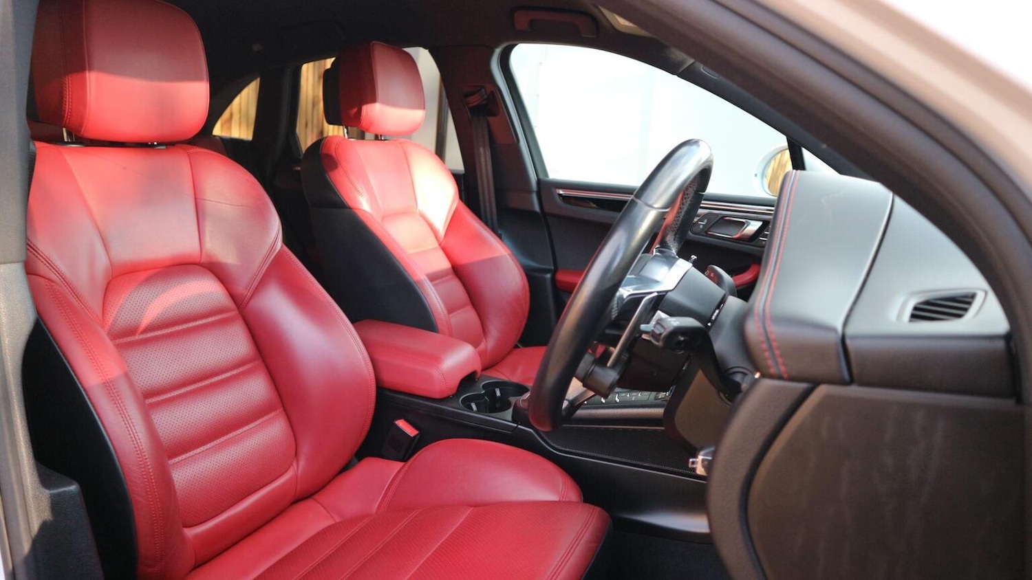 Used Porsche Macan 2019 for sale - 76618572: Photo 27