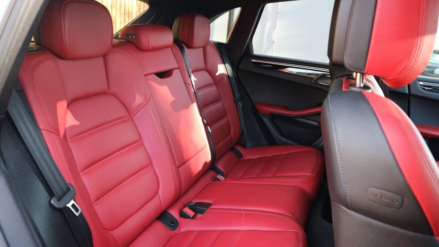 Used Porsche Macan 2019 for sale - 76618572: Photo 32