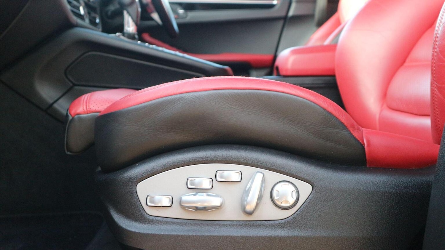 Used Porsche Macan 2019 for sale - 76618572: Photo 49