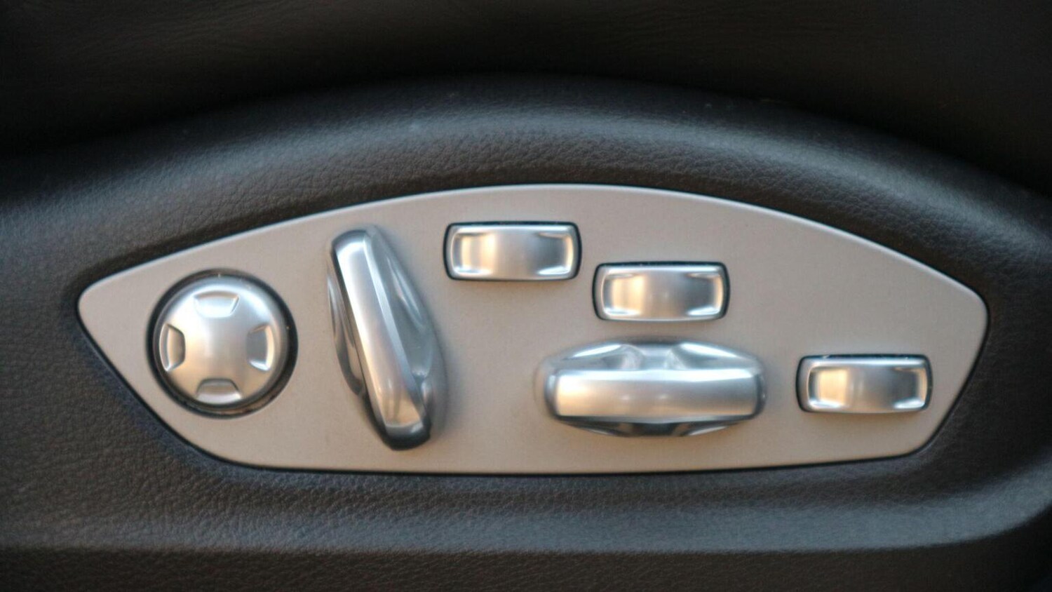 Used Porsche Macan 2019 for sale - 76618572: Photo 50