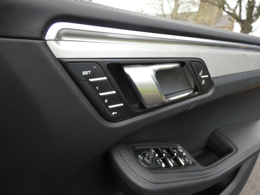 Used Porsche Macan 2019 for sale - 76713357: Photo 19