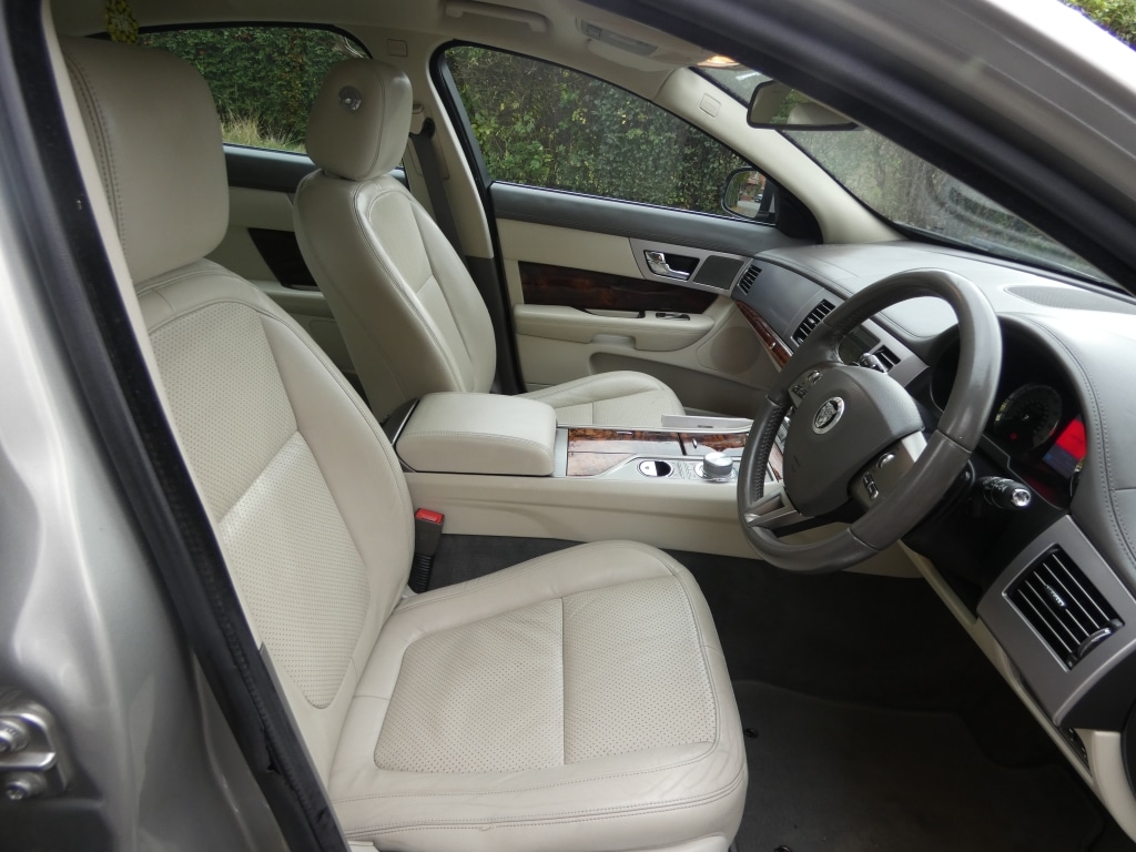 Used Jaguar XF 2011 for sale - 76198659: Photo 5