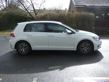 Used Volkswagen Golf 2017 for sale - 77833192: Photo