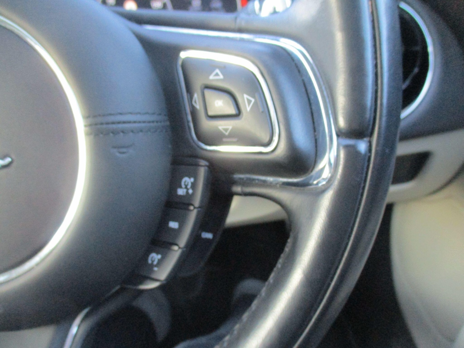 Used Jaguar XJ 2020 for sale - 76823604: Photo 17