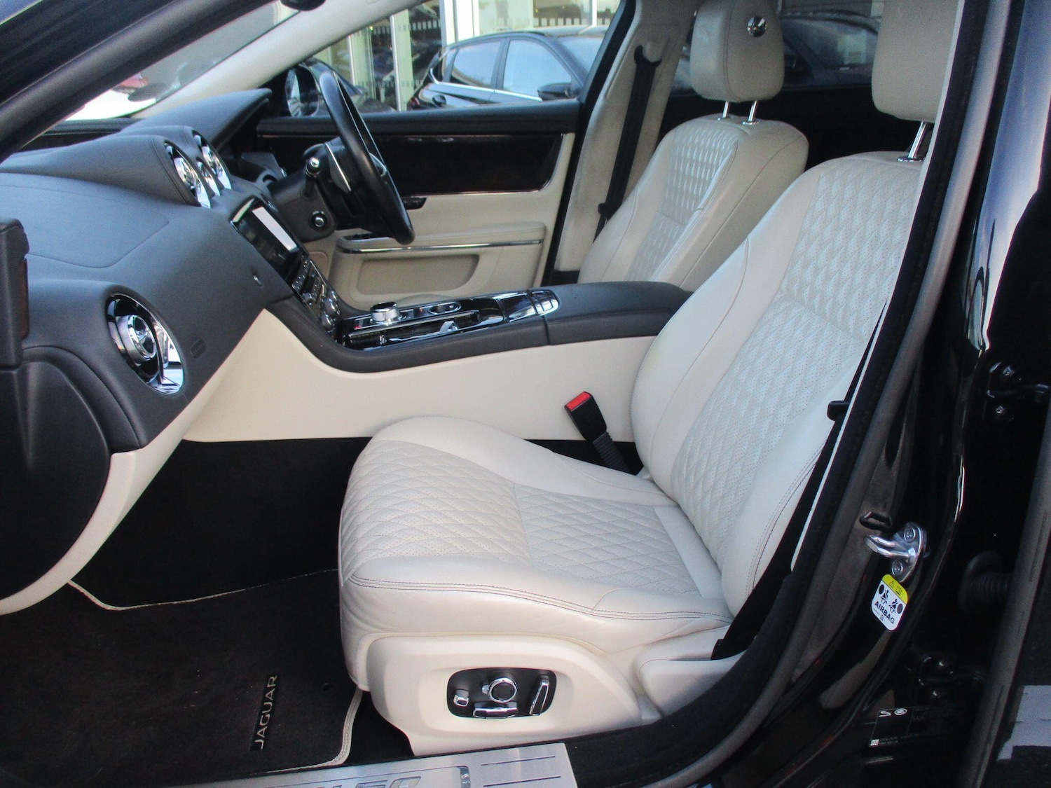 Used Jaguar XJ 2020 for sale - 76823604: Photo 26