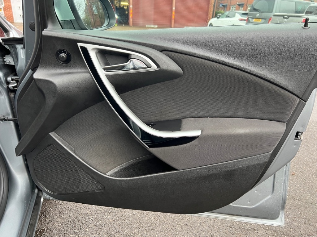 Used Vauxhall Astra 2012 for sale - 77211650: Photo 8