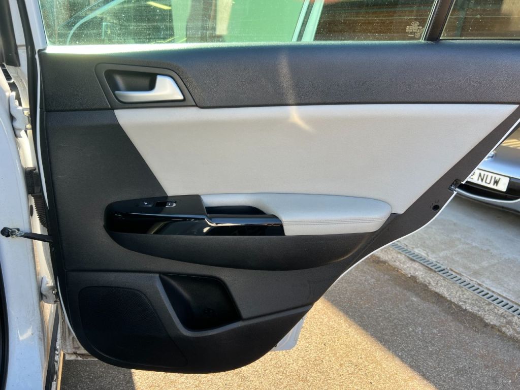 Used Kia Sportage 2018 for sale - 78106061: Photo 9