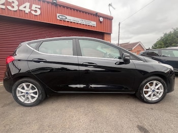 Used Ford Fiesta 2017 for sale - 75604289: Photo