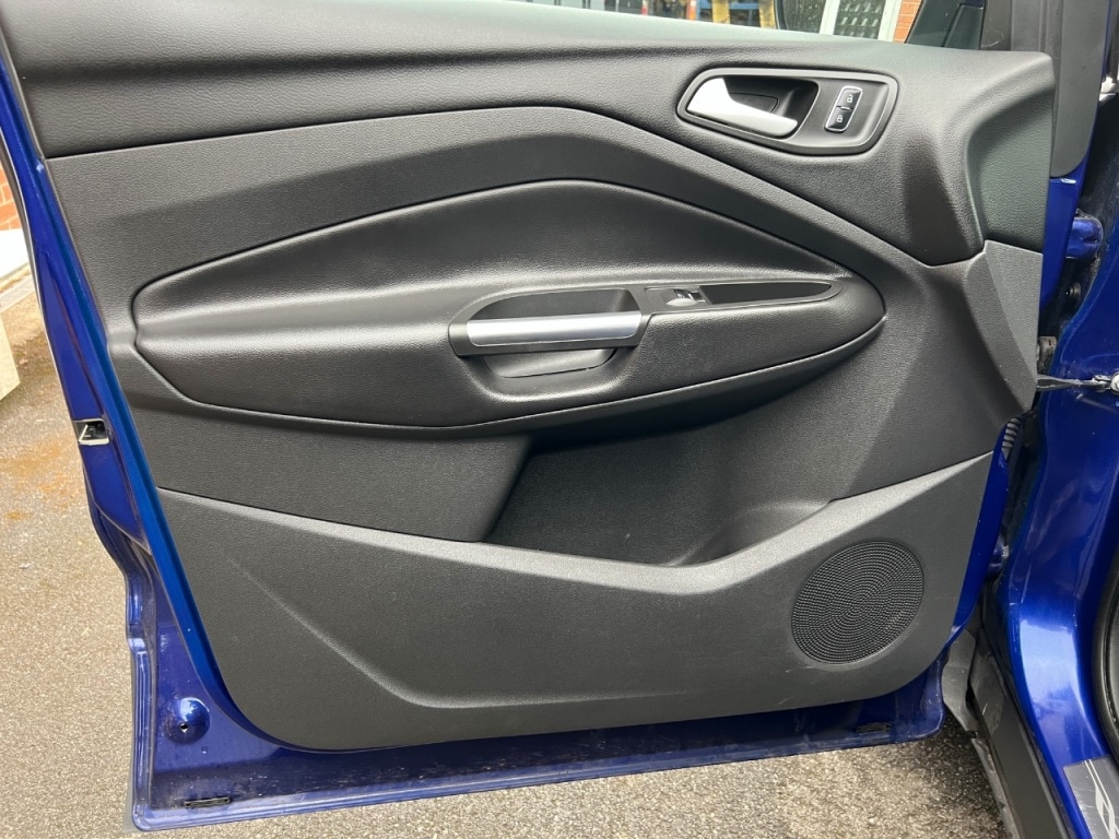 Used Ford Kuga 2015 for sale - 76332838: Photo 3