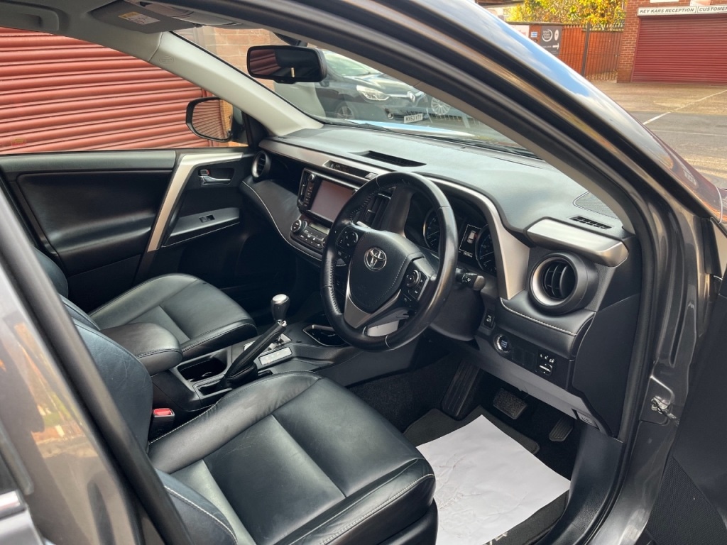 Used Toyota RAV4 2016 for sale - 76469385: Photo 10