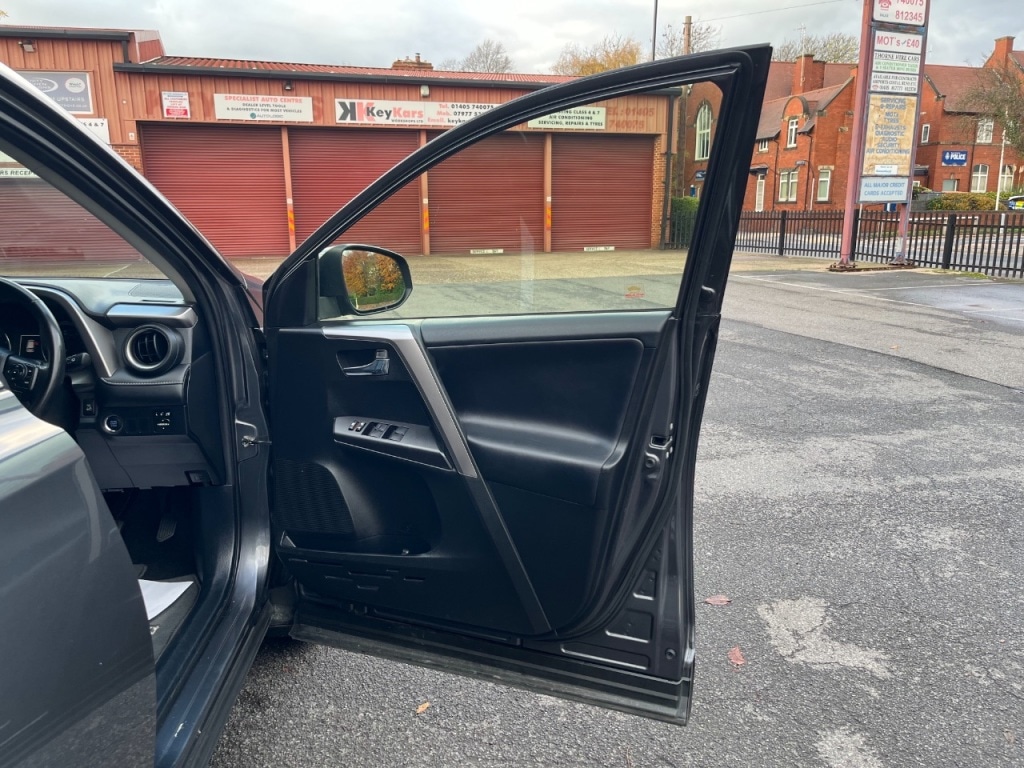 Used Toyota RAV4 2016 for sale - 76469385: Photo 35