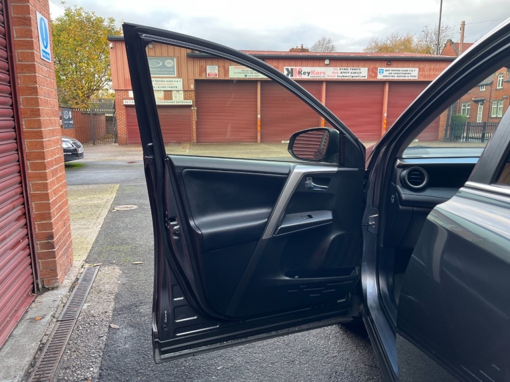 Used Toyota RAV4 2016 for sale - 76469385: Photo 36