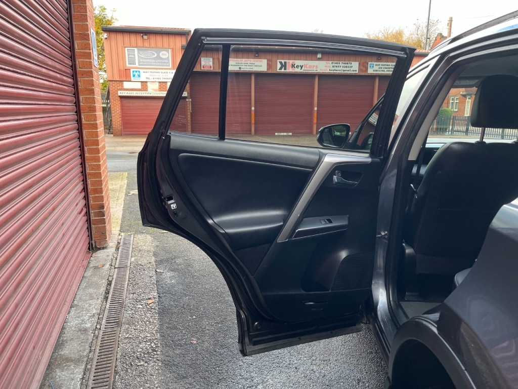 Used Toyota RAV4 2016 for sale - 76469385: Photo 37