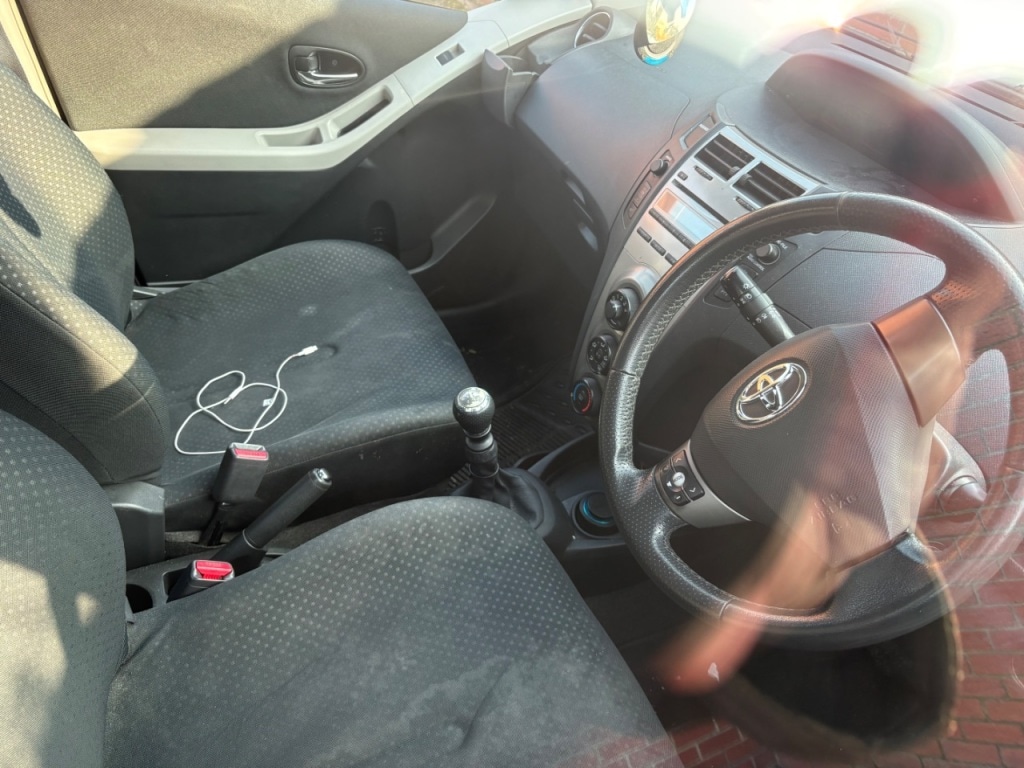 Used Toyota Yaris 2010 for sale - 77976044: Photo 5