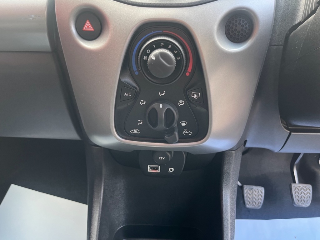 Used Toyota AYGO 2015 for sale - 76375802: Photo 23