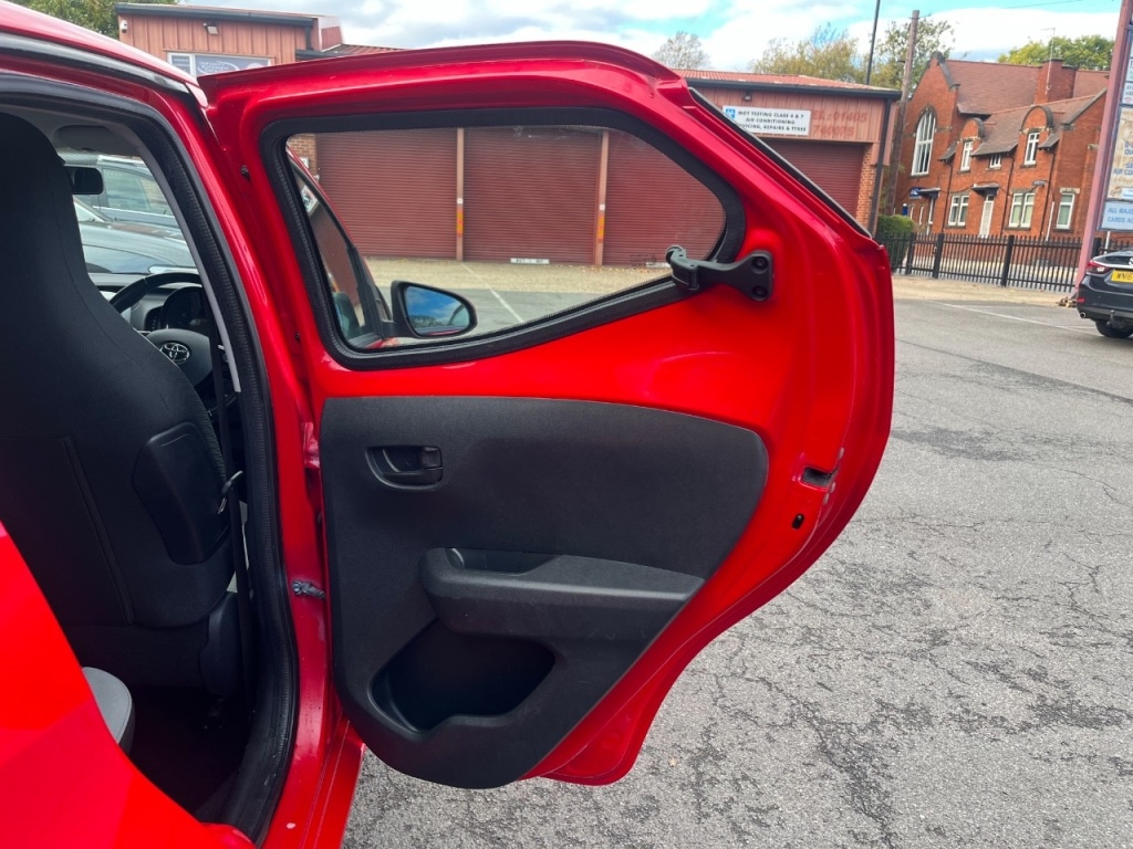 Used Toyota AYGO 2015 for sale - 76375802: Photo 29