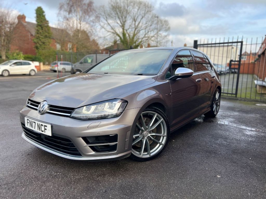 Used Volkswagen Golf 2017 for sale - 77493899: Photo 2