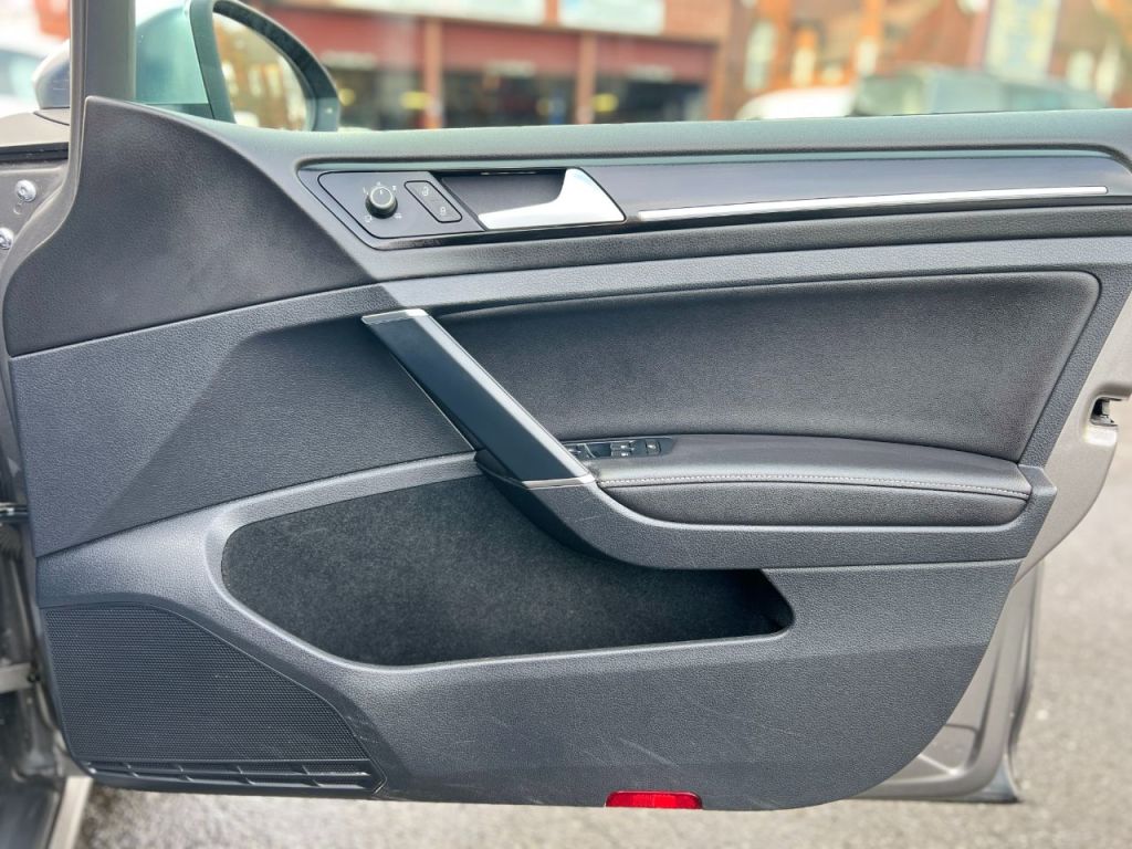 Used Volkswagen Golf 2017 for sale - 77493899: Photo 22