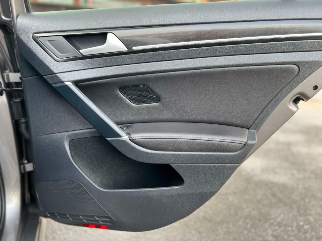 Used Volkswagen Golf 2017 for sale - 77493899: Photo 25