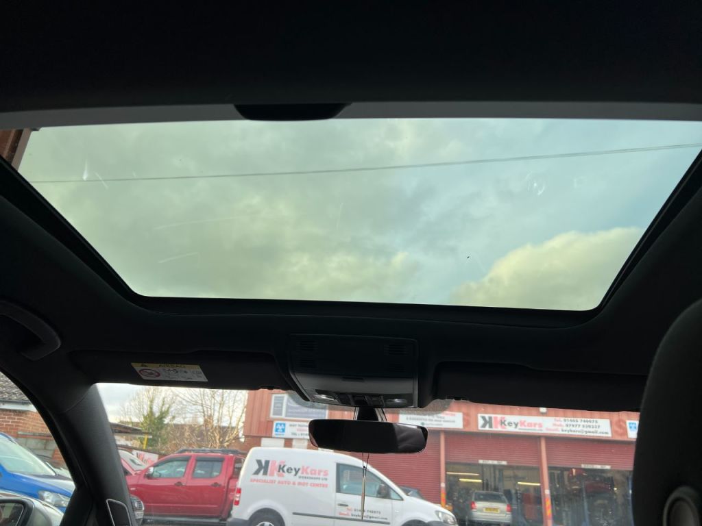 Used Volkswagen Golf 2017 for sale - 77493899: Photo 30