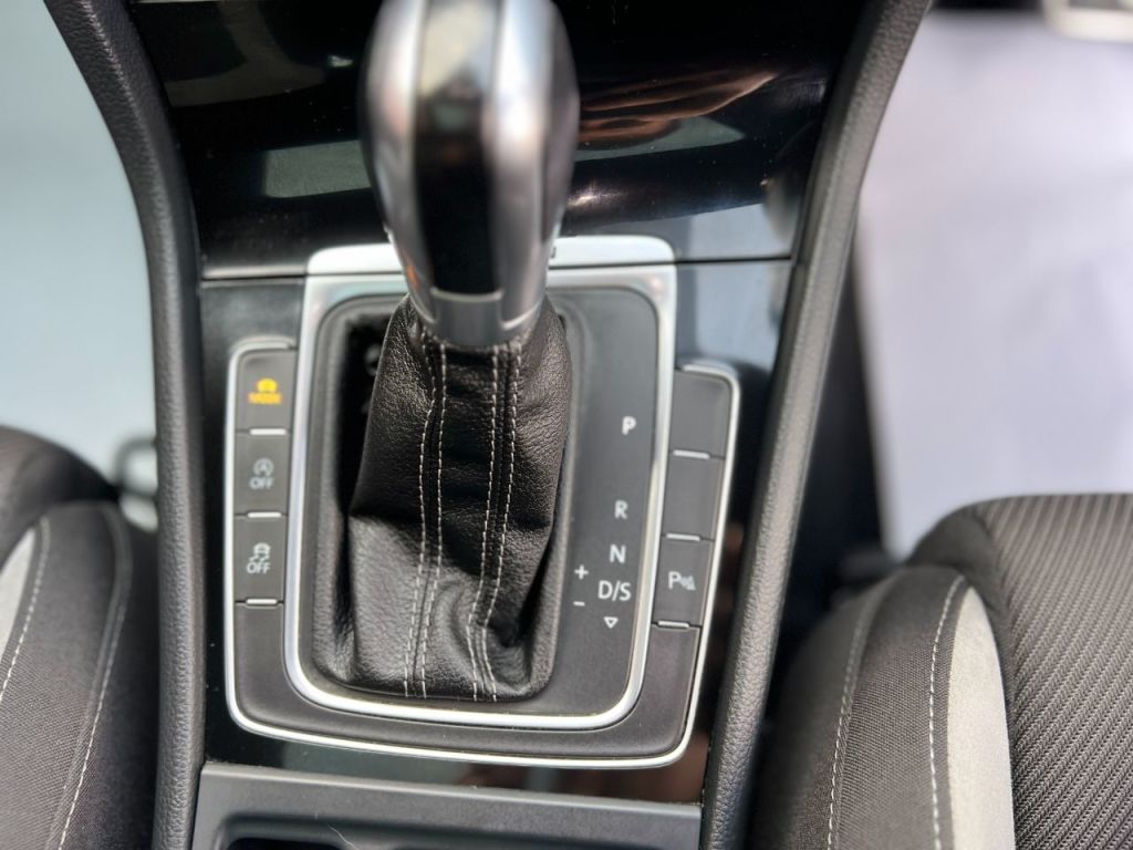 Used Volkswagen Golf 2017 for sale - 77493899: Photo 33