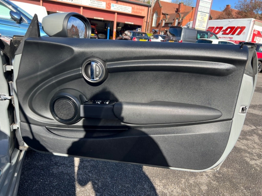 Used MINI Convertible 2020 for sale - 78015850: Photo 15