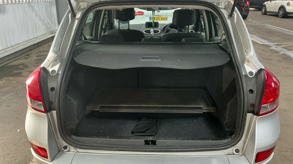 Used Renault Clio 2011 for sale - 77775478: Photo 7