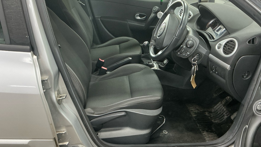 Used Renault Clio 2011 for sale - 77775478: Photo 9