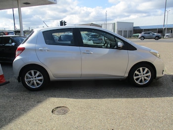 Used Toyota Yaris 2012 for sale - 79016797: Photo